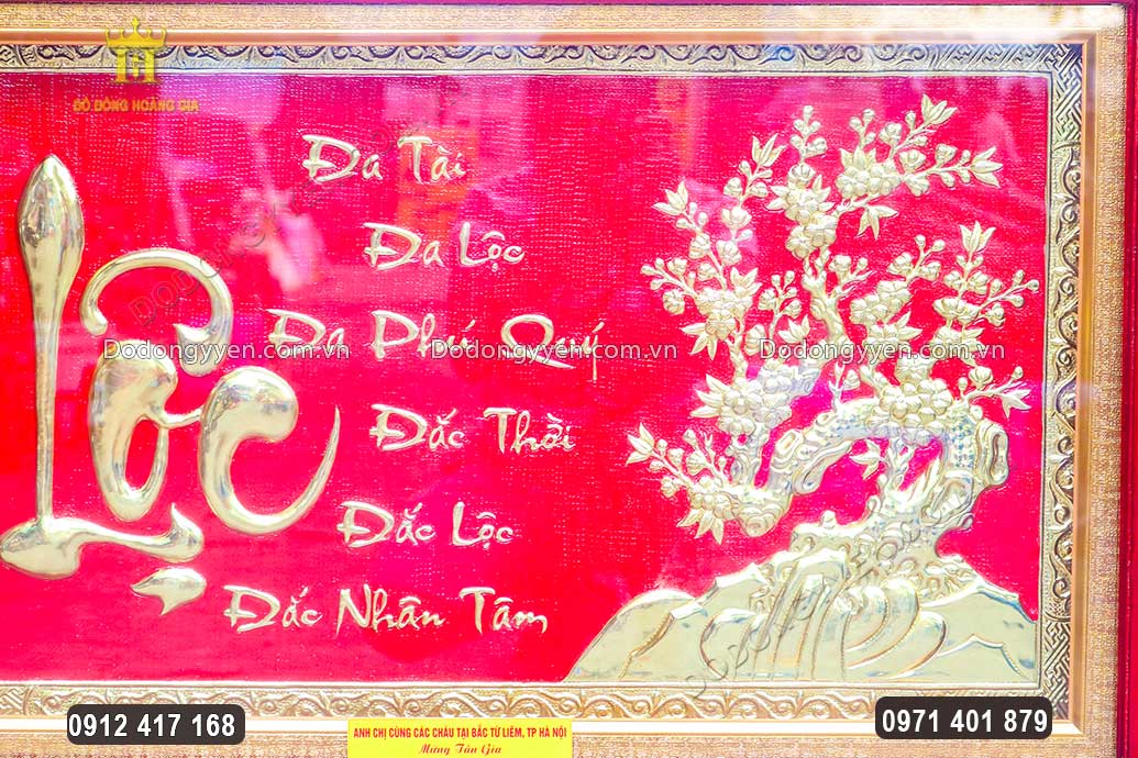 Từng họa tiết hoa văn tr&ecirc;n vật phẩm đều được c&aacute;c nghệ nh&acirc;n chăm ch&uacute;t v&ocirc; c&ugrave;ng tỉ mỉ